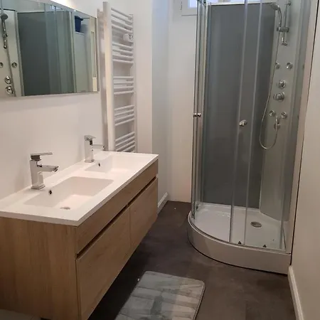 Проживание в семье Lourdes Guest House